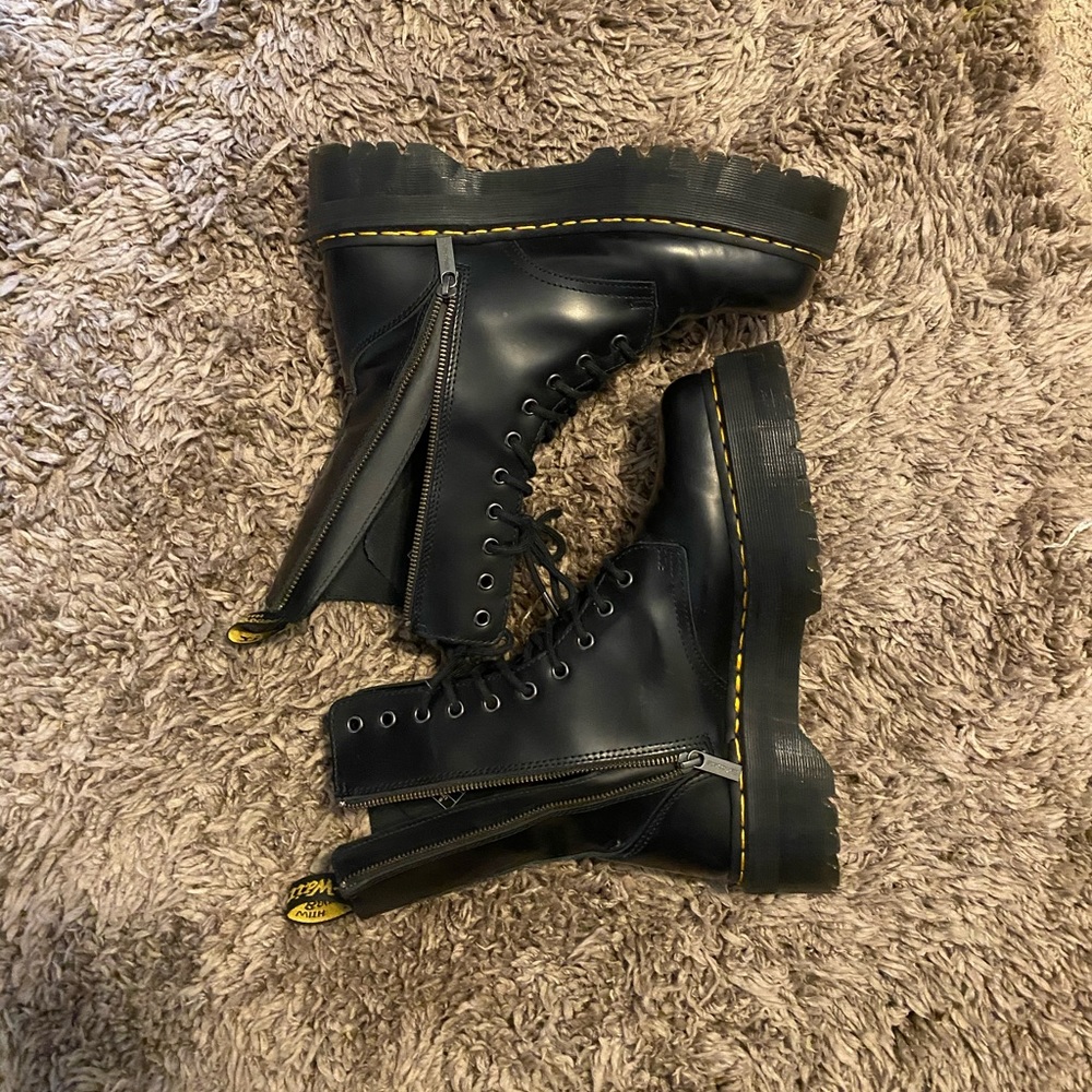 Dr. Martens Jadon Hi